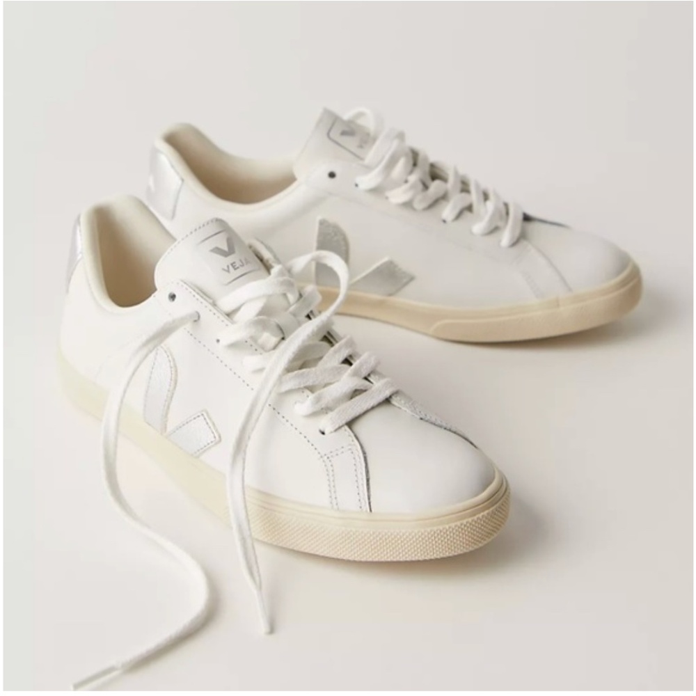 Veja Esplar Leather Sneaker in Extra White/Silver size 39EU/8US New in Box